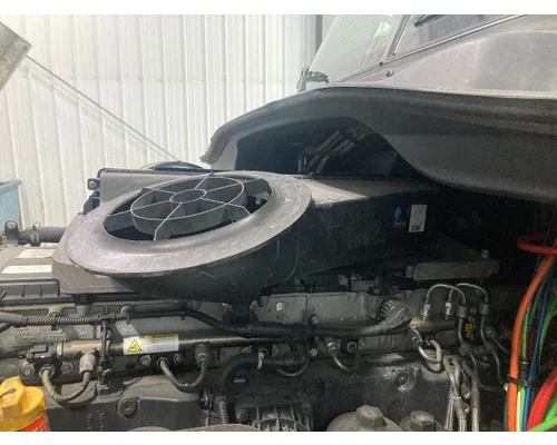Freightliner CASCADIA Air Cleaner