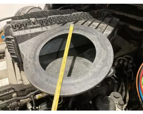 Freightliner CASCADIA Air Cleaner
