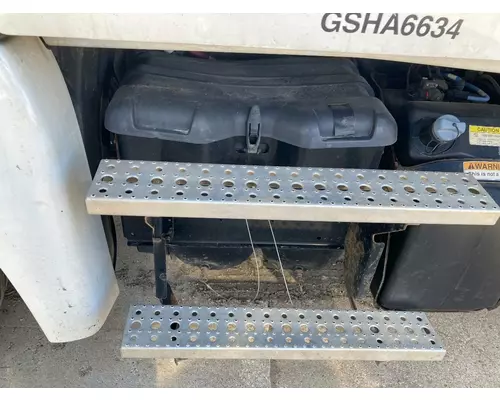 Freightliner CASCADIA Battery Box