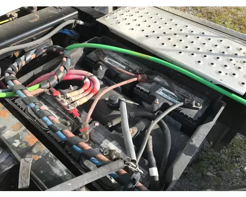 Freightliner CASCADIA Battery Box