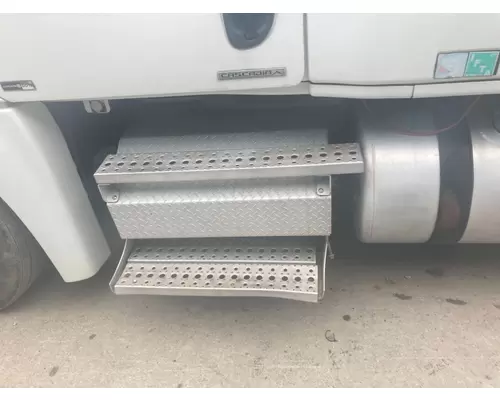 Freightliner CASCADIA Battery Box