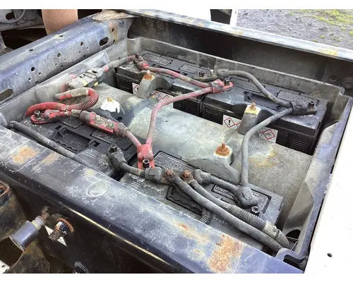 Freightliner CASCADIA Battery Box