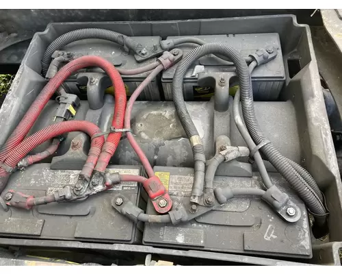 Freightliner CASCADIA Battery Box