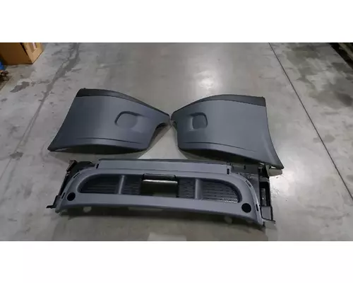 Freightliner CASCADIA Bumper Assembly, Front