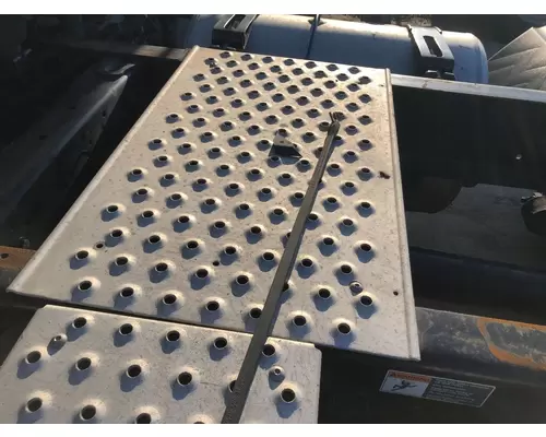 Freightliner CASCADIA Deckplate