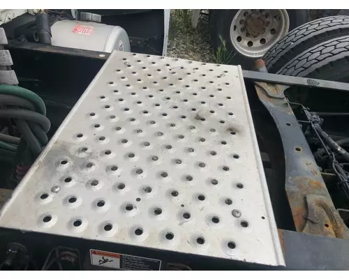 Freightliner CASCADIA Deckplate