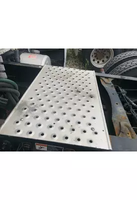 Freightliner CASCADIA Deckplate