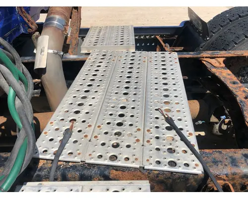 Freightliner CASCADIA Deckplate