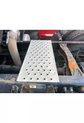 Freightliner CASCADIA Deckplate