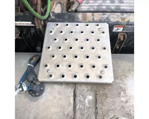 Freightliner CASCADIA Deckplate