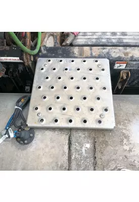 Freightliner CASCADIA Deckplate