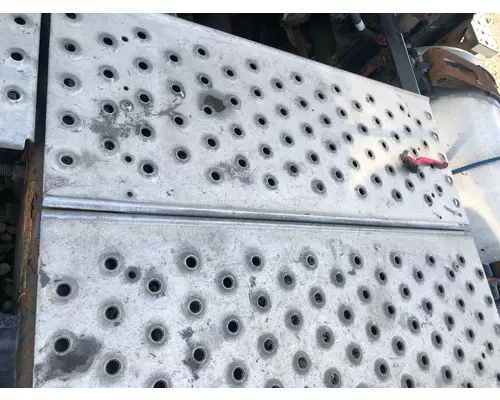 Freightliner CASCADIA Deckplate