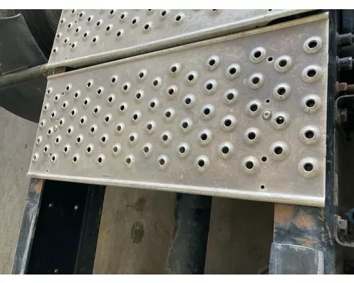 Freightliner CASCADIA Deckplate