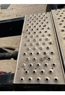 Freightliner CASCADIA Deckplate