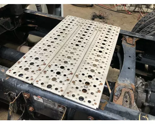 Freightliner CASCADIA Deckplate