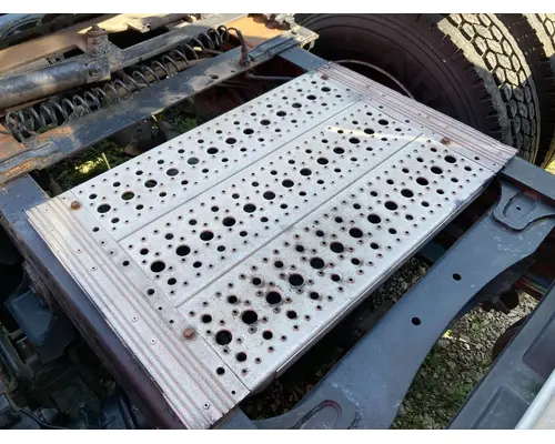 Freightliner CASCADIA Deckplate
