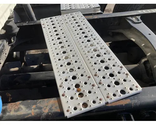 Freightliner CASCADIA Deckplate