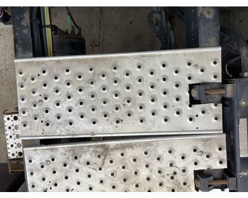 Freightliner CASCADIA Deckplate