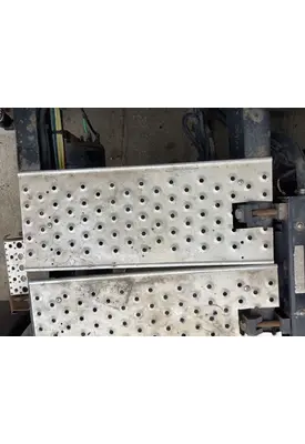 Freightliner CASCADIA Deckplate