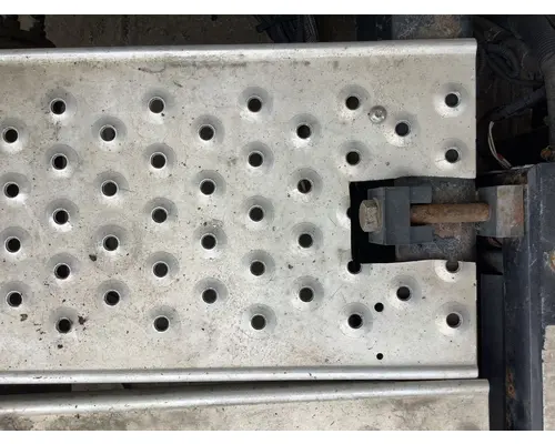 Freightliner CASCADIA Deckplate