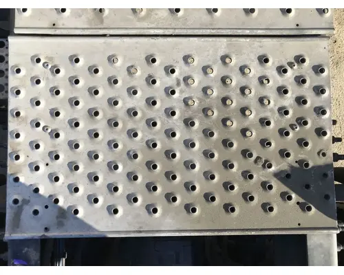 Freightliner CASCADIA Deckplate