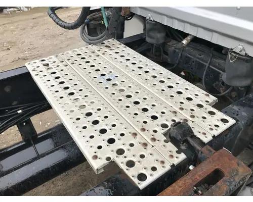 Freightliner CASCADIA Deckplate