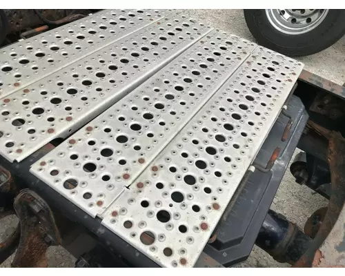 Freightliner CASCADIA Deckplate