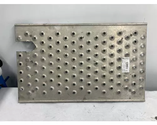 Freightliner CASCADIA Deckplate