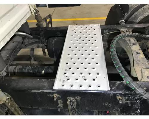 Freightliner CASCADIA Deckplate