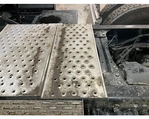 Freightliner CASCADIA Deckplate
