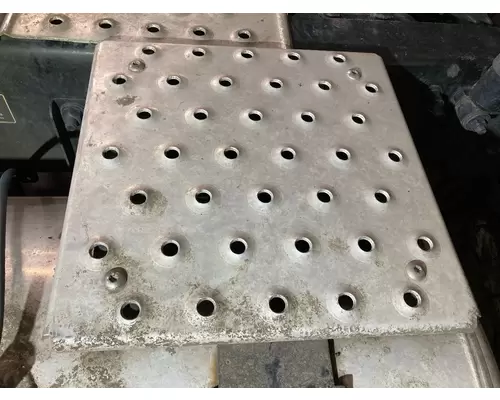Freightliner CASCADIA Deckplate