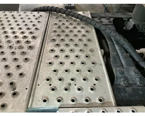 Freightliner CASCADIA Deckplate
