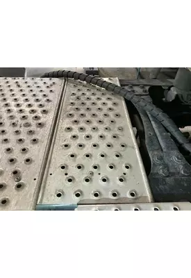 Freightliner CASCADIA Deckplate