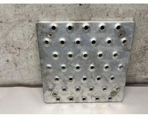 Freightliner CASCADIA Deckplate