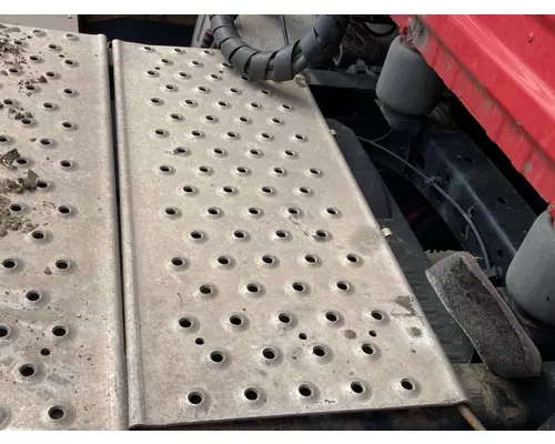 Freightliner CASCADIA Deckplate