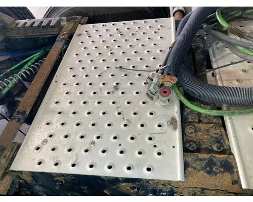 Freightliner CASCADIA Deckplate