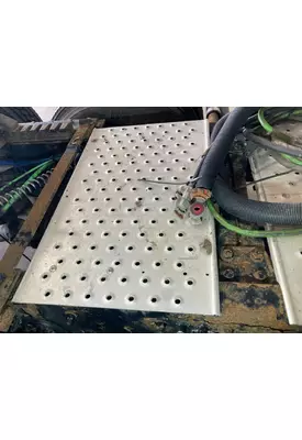 Freightliner CASCADIA Deckplate