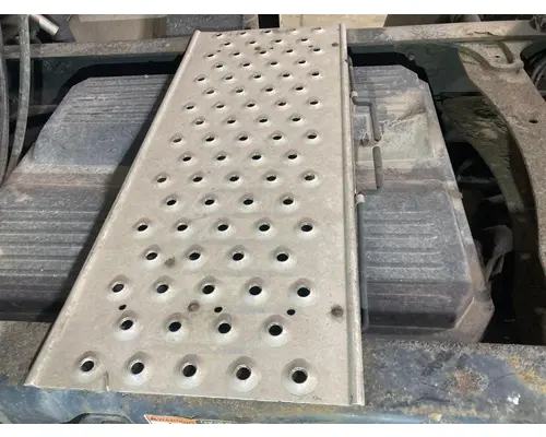 Freightliner CASCADIA Deckplate