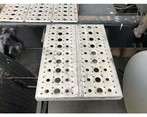 Freightliner CASCADIA Deckplate