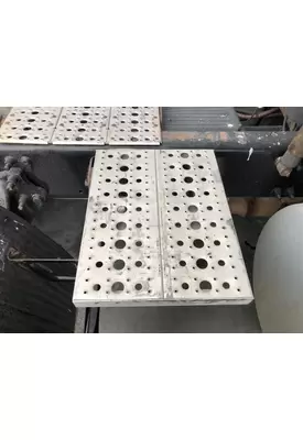 Freightliner CASCADIA Deckplate