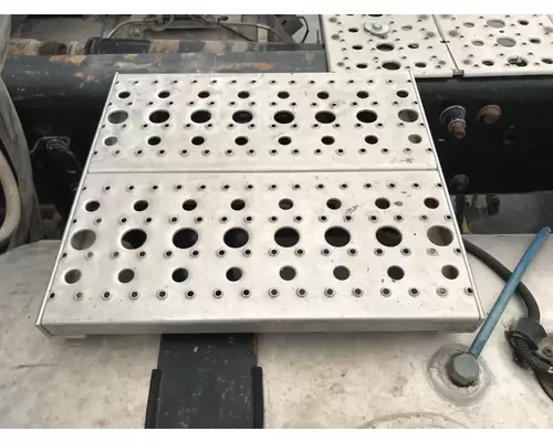 Freightliner CASCADIA Deckplate
