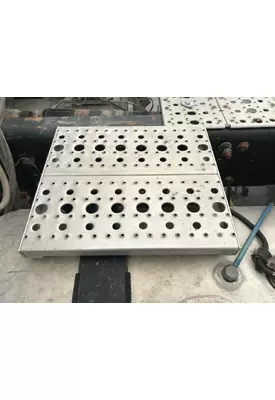 Freightliner CASCADIA Deckplate