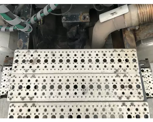 Freightliner CASCADIA Deckplate
