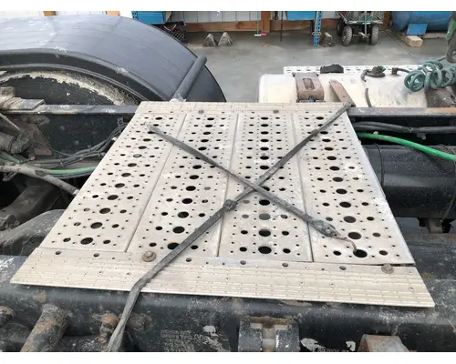 Freightliner CASCADIA Deckplate