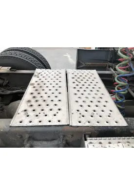Freightliner CASCADIA Deckplate