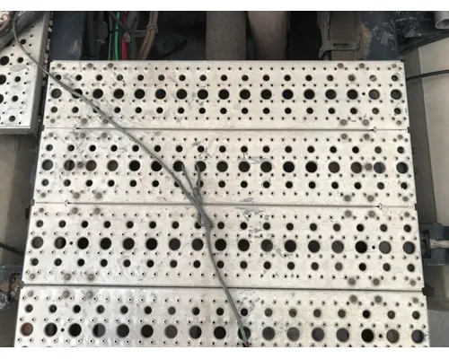Freightliner CASCADIA Deckplate