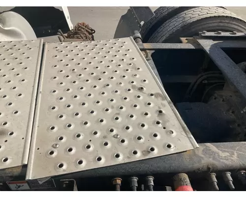 Freightliner CASCADIA Deckplate