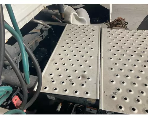 Freightliner CASCADIA Deckplate