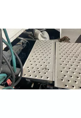 Freightliner CASCADIA Deckplate