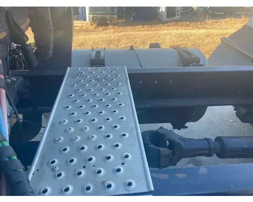 Freightliner CASCADIA Deckplate